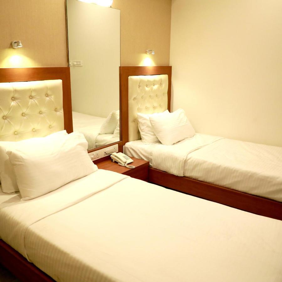 Hotel Lords, Fort Mumbai Bagian luar foto