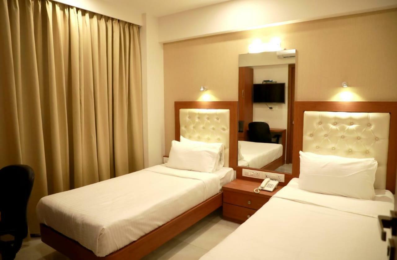 Hotel Lords, Fort Mumbai Bagian luar foto